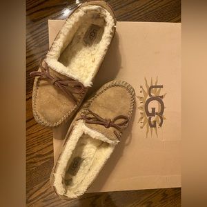 Ugg Dakota women’s suede slippers size 10, runs small due to lining